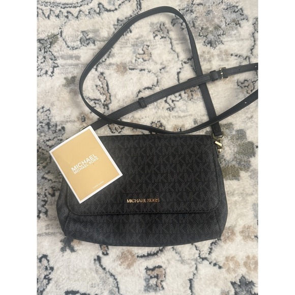 Michael Kors Handbags - Michael Kors Jet Set Crossbody Medium - NWOT